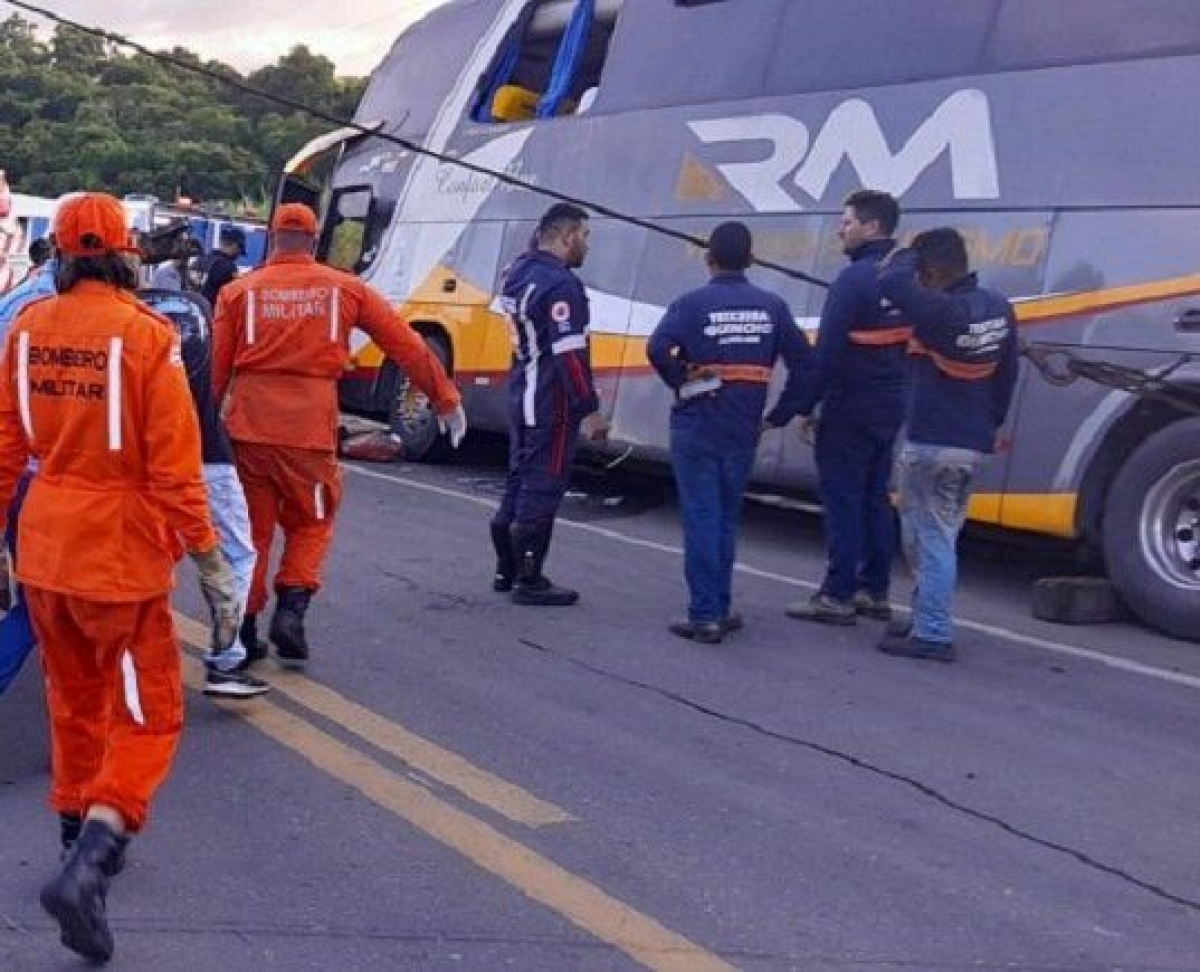 Acidente no Extremo Sul da Bahia deixa oito mortos e 23 feridos; veículo tinha saído para excursão — imagem 2